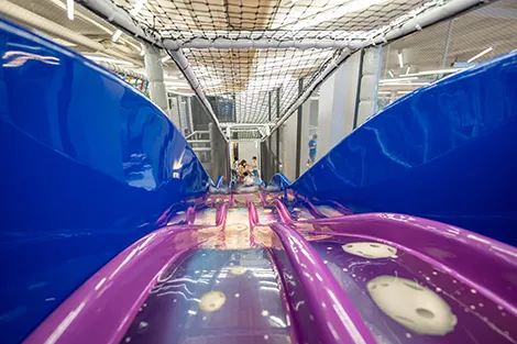Lightweight safety barrier at a water park